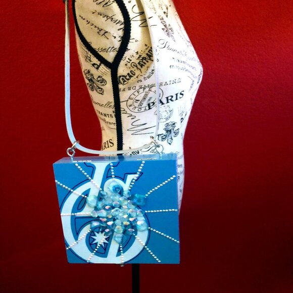 Suenos de Saundra Upcycled, RARE Blue/White Churchill  Cigar Shoulder Purse - Picture 1 of 13